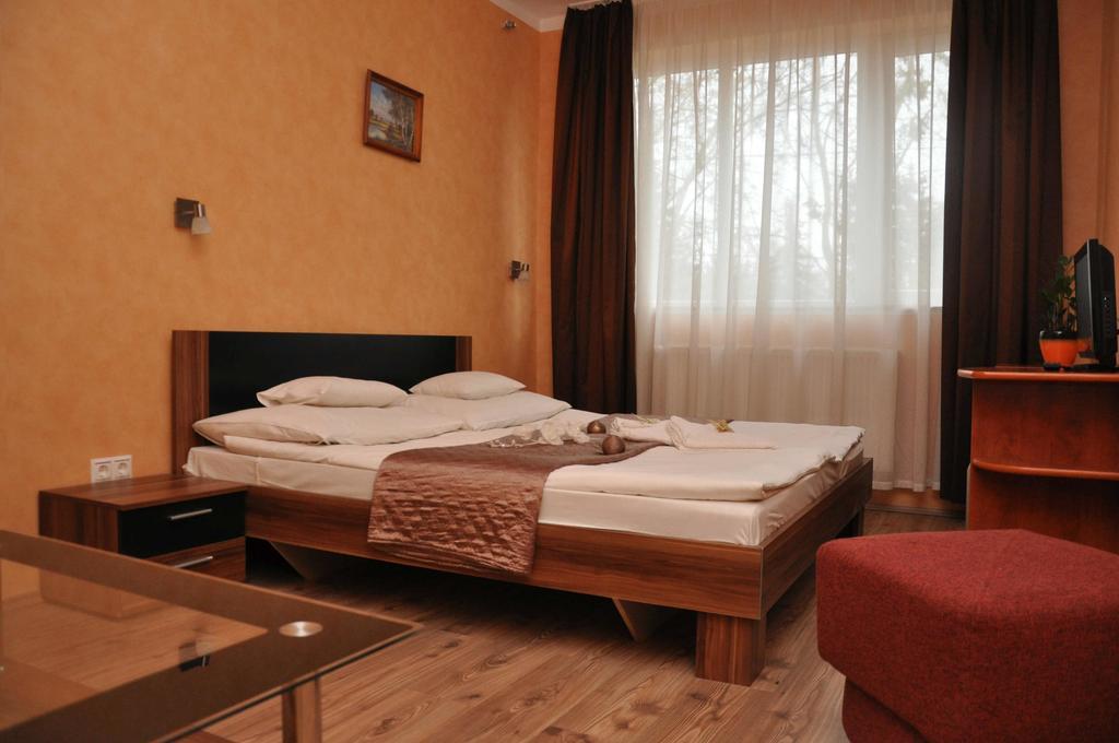 Harmony Panzio Bed & Breakfast Hajduszoboszlo Phòng bức ảnh